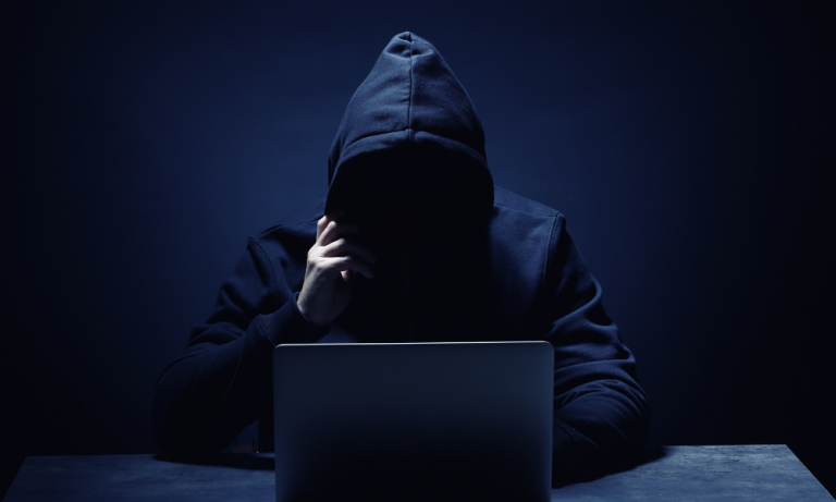 Comment se protéger des arnaques financières en ligne ?