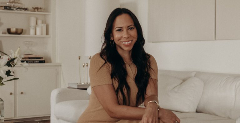 Michelle Obama porte ses bijoux : l’histoire de Chari Cuthbert et sa marque de joaillerie « ByChari »