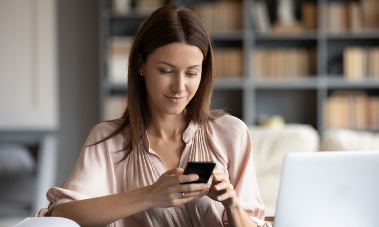 Épargne et technologie : comment les applications et les outils numériques peuvent vous aider à relever vos défis financiers