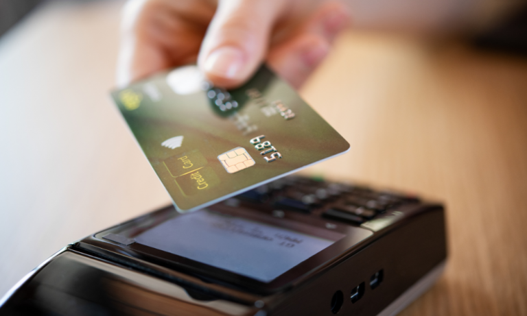 Payer en sans contact pour les achats de plus de 50 euros ? C’est désormais possible !