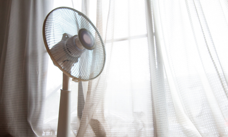 Canicule : combien ça coûte de laisser son ventilateur allumé toute la nuit ?