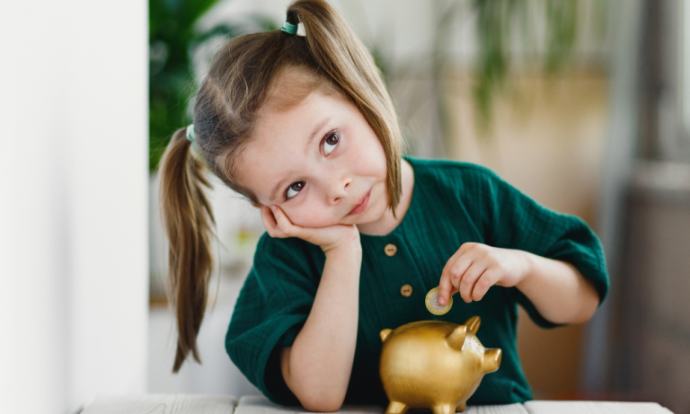 Comment parler d’argent avec ses enfants ? Nos conseils pour une éducation financière réussie !