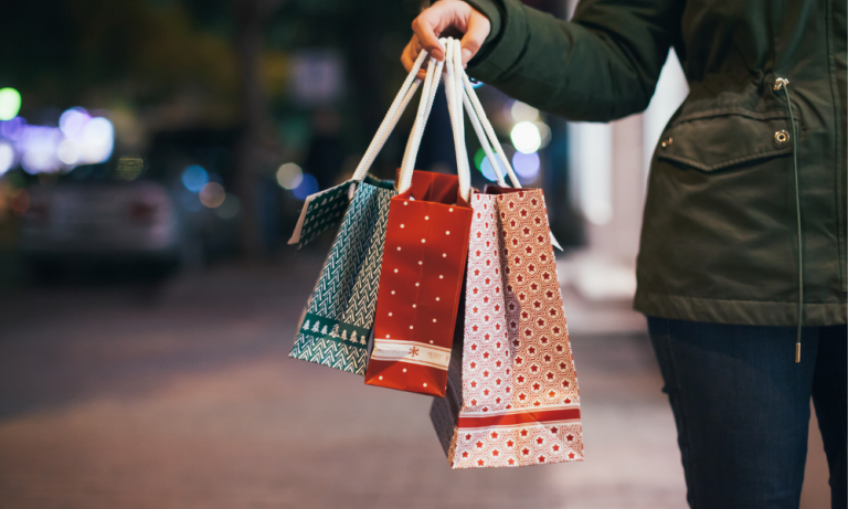 Dépenses de Noël : comment faire des économies, réduire ses dépenses et respecter son budget ?