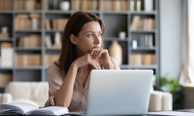 Augmentation salariale ou plus d’avantages : comment choisir la meilleure option pour votre carrière ?