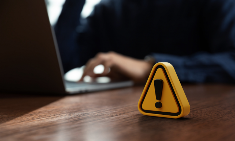 Arnaques en ligne : plus de 1 200 sites frauduleux inscrits sur la liste noire de l’ACPR