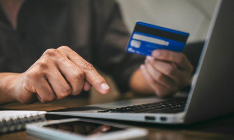 Fin du découvert bancaire automatique dès 2026 : voici ce qui vous attend !