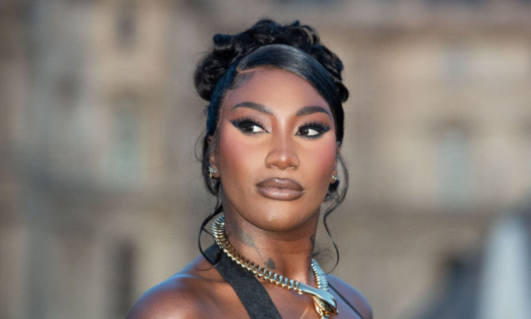 De la cité à pop star mondiale : la success story d’Aya Nakamura, devenue icône française à l’international