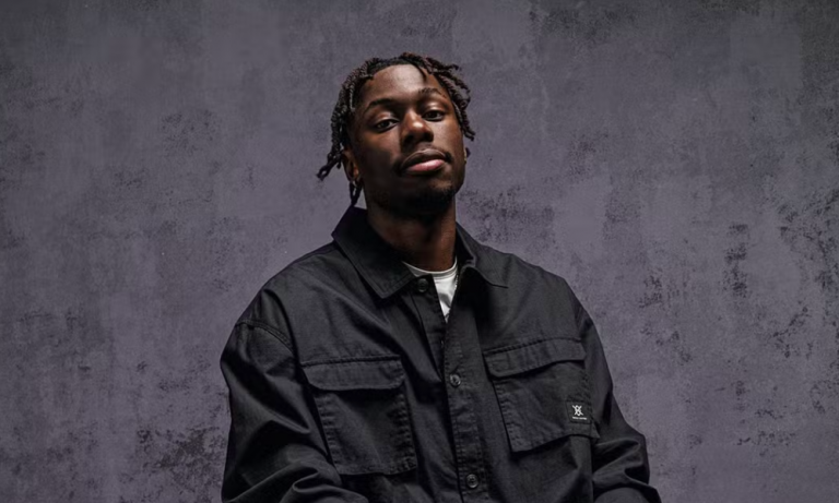 Du quartier à Bercy : la success story de Tiakola « la mélo », étoile montante de la musique et du rap français