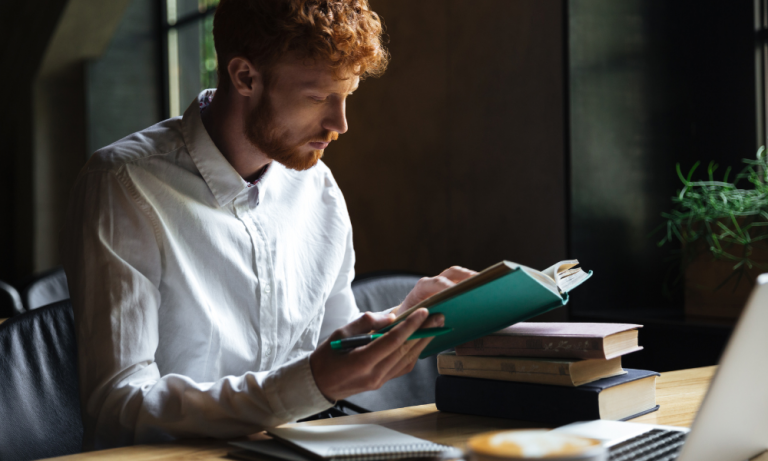 3 livres qui ne parlent pas d’argent… mais qui peuvent transformer votre gestion financière !